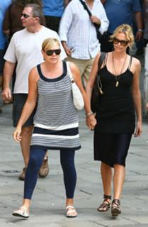 Charlize Theron feet photo thumbnail