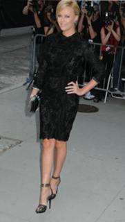 Charlize Theron feet photo thumbnail