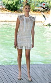 Charlize Theron feet photo thumbnail