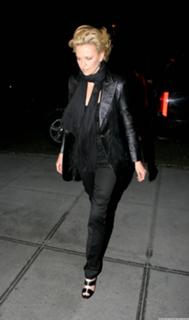 Charlize Theron feet photo thumbnail