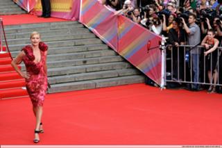 Charlize Theron feet photo thumbnail