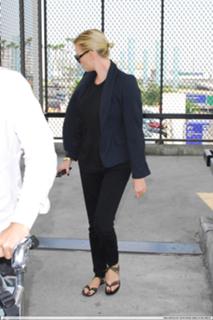 Charlize Theron feet photo thumbnail