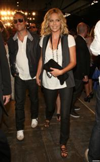 Charlize Theron feet photo thumbnail