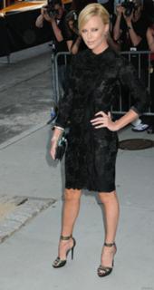 Charlize Theron feet photo thumbnail
