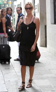 Charlize Theron feet photo thumbnail