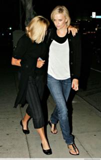 Charlize Theron feet photo thumbnail