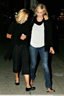Charlize Theron feet photo thumbnail