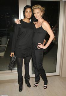 Charlize Theron feet photo thumbnail