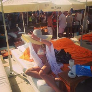 Charlotte Caniggia feet photo 4