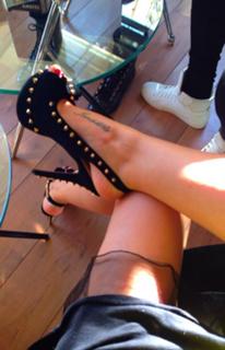 Charlotte Caniggia feet photo 2