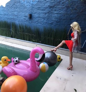Charlotte Caniggia feet photo 4