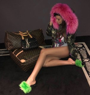 Charlotte Caniggia feet photo 13