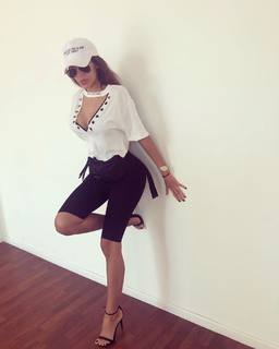Charlotte Caniggia feet photo 10