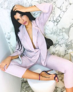 Charlotte Caniggia feet photo 1