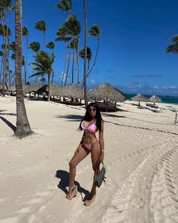 Charlotte Caniggia feet photo 18