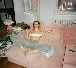 Charlotte Cardin feet photo 4