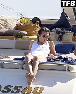 Charlotte Casiraghi feet photo 13
