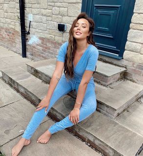 Charlotte Crosby feet photo thumbnail