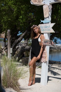 Charlotte D'Alessio feet photo 8