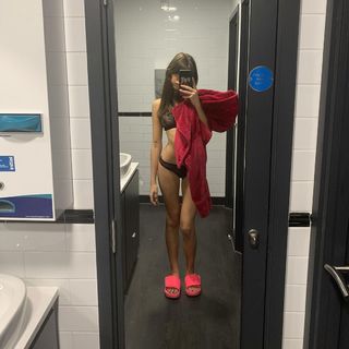 Charlotte D'Alessio feet photo 15