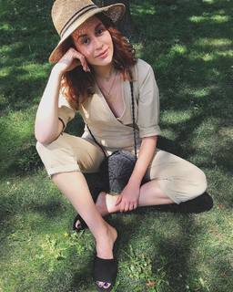 Charlotte Dobre feet photo 7