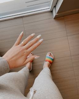 Charlotte Dobre feet photo 11