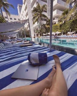 Charlotte Dobre feet photo 18