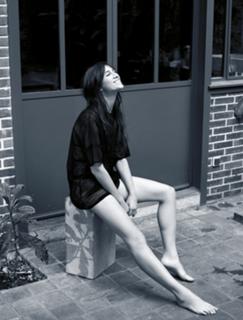 Charlotte Gainsbourg feet photo thumbnail