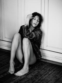 Charlotte Gainsbourg feet photo thumbnail