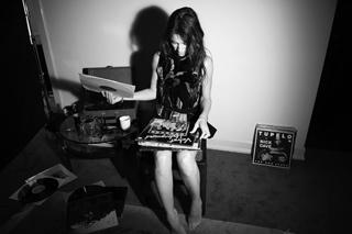 Charlotte Gainsbourg feet photo thumbnail