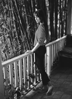 Charlotte Gainsbourg feet photo thumbnail