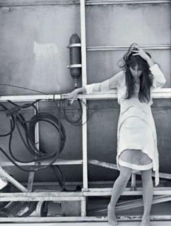 Charlotte Gainsbourg feet photo thumbnail