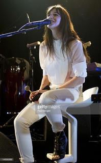 Charlotte Gainsbourg feet photo thumbnail