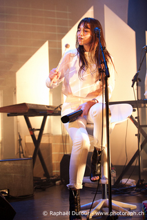 Charlotte Gainsbourg feet photo thumbnail