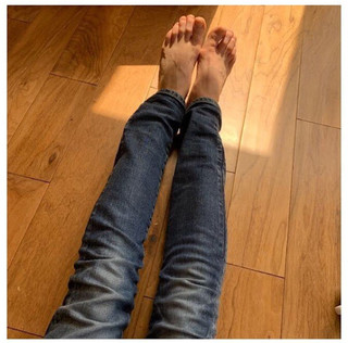 Charlotte Gainsbourg feet photo thumbnail