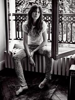 Charlotte Gainsbourg feet photo thumbnail