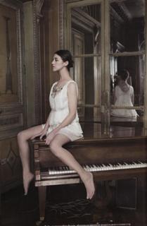 Charlotte Gainsbourg feet photo thumbnail