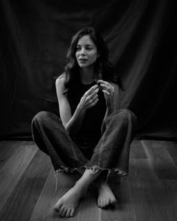 Charlotte Hope feet photo thumbnail