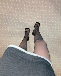 Charlotte Jordan feet photo 9