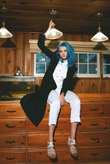 Charlotte Lawrence feet photo thumbnail