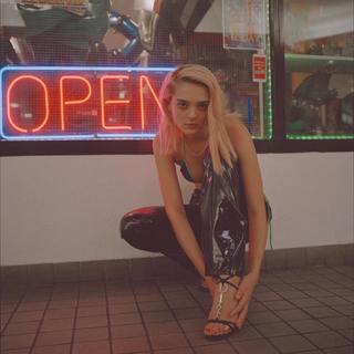 Charlotte Lawrence feet photo thumbnail
