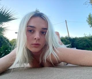 Charlotte Lawrence feet photo thumbnail