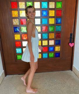 Charlotte Lawrence feet photo thumbnail