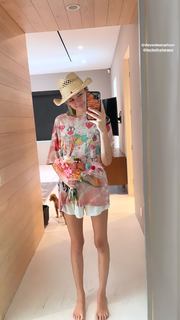 Charlotte Lawrence feet photo thumbnail
