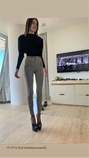 Charlotte Lawrence feet photo thumbnail