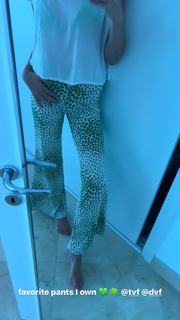 Charlotte Lawrence feet photo thumbnail