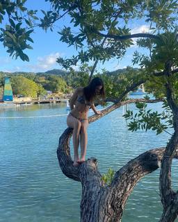 Charlotte Lawrence feet photo thumbnail