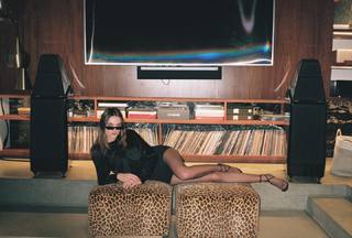 Charlotte Lawrence feet photo thumbnail