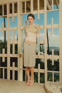 Charlotte Lawrence feet photo thumbnail