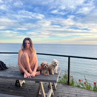 Charlotte Lawrence feet photo thumbnail